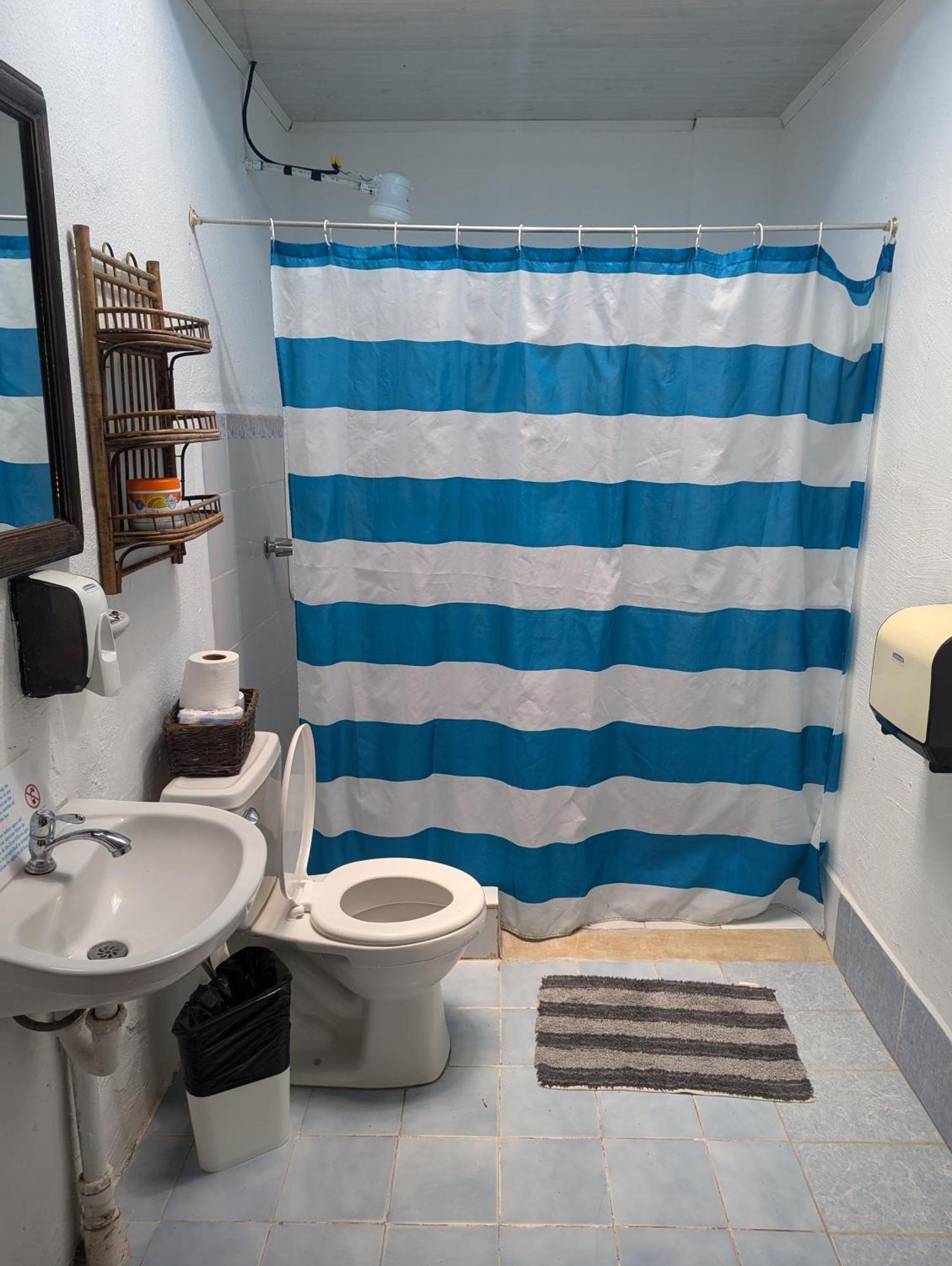 Tasty Dayz Hostel Puerto Viejo de Talamanca Екстер'єр фото